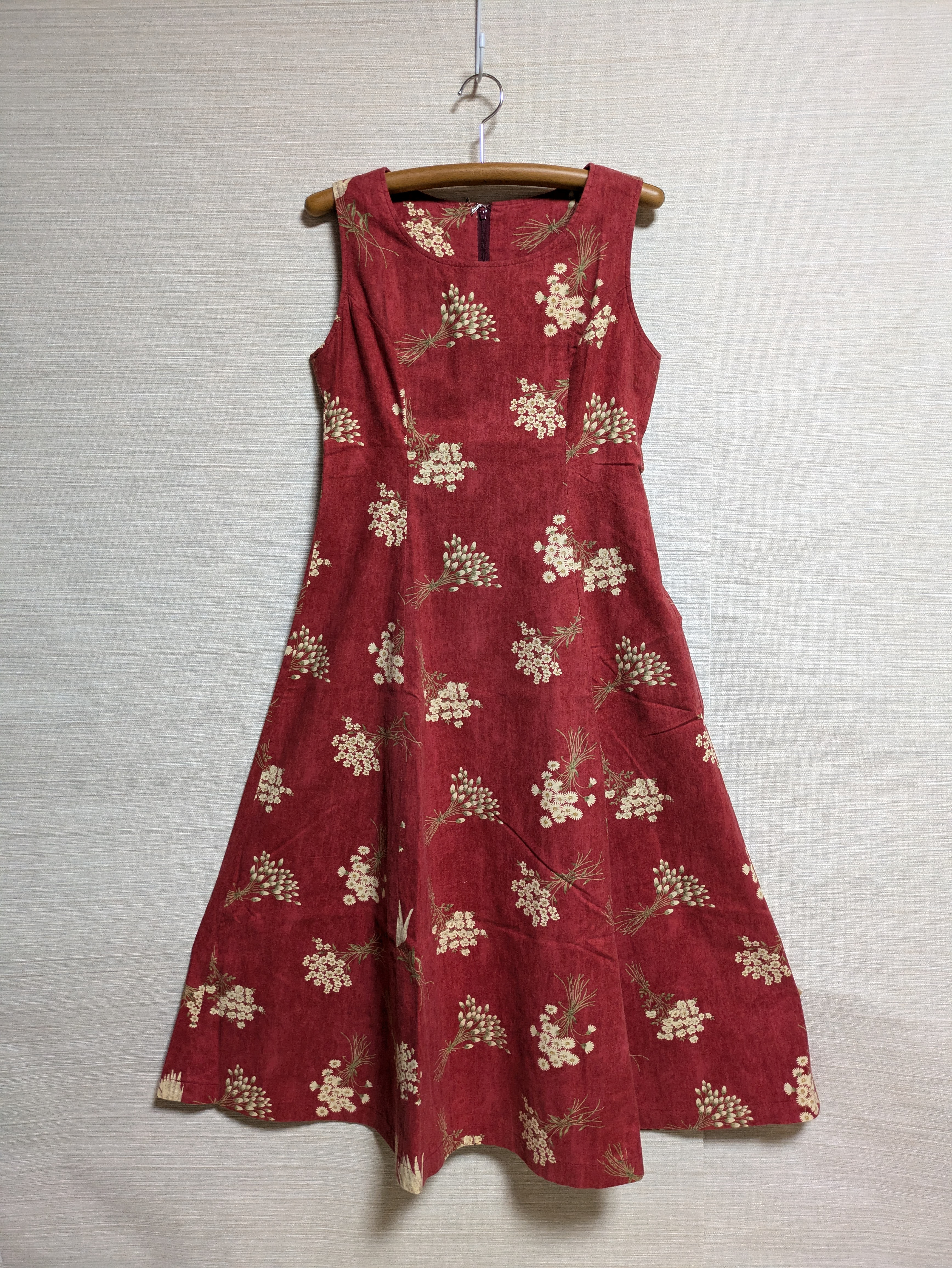 プリンセスラインの赤いワンピース