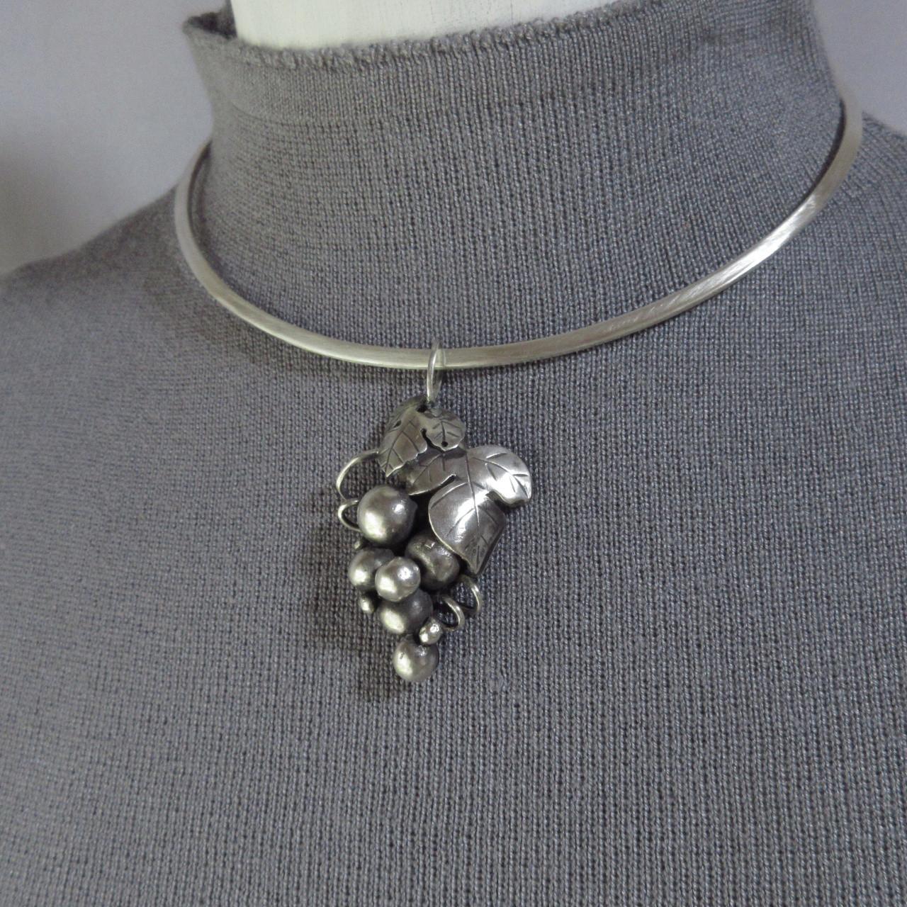 葡萄のシルバーチョーカー