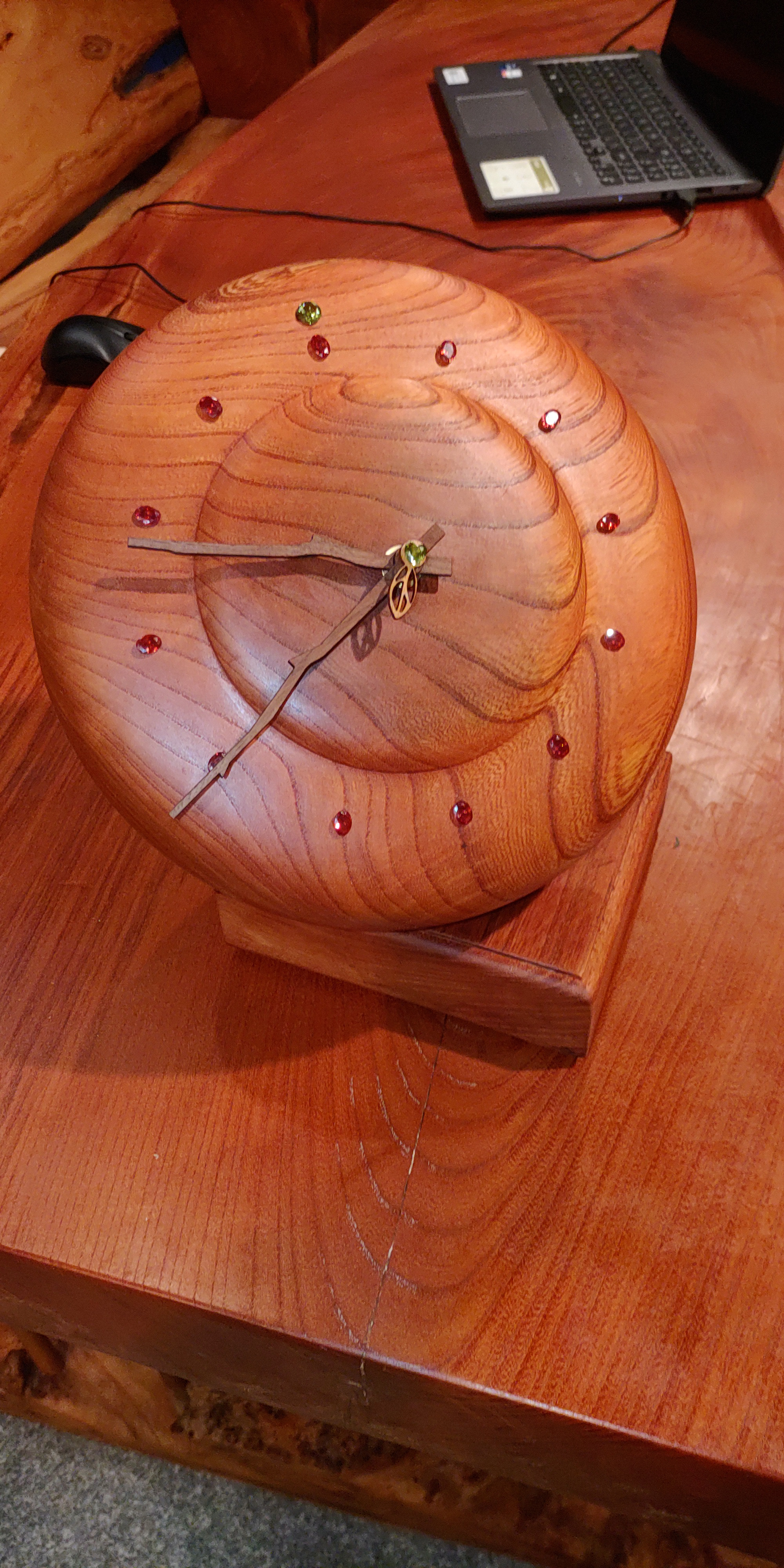 天然石ガーネットとベルドットの玄関置く時計