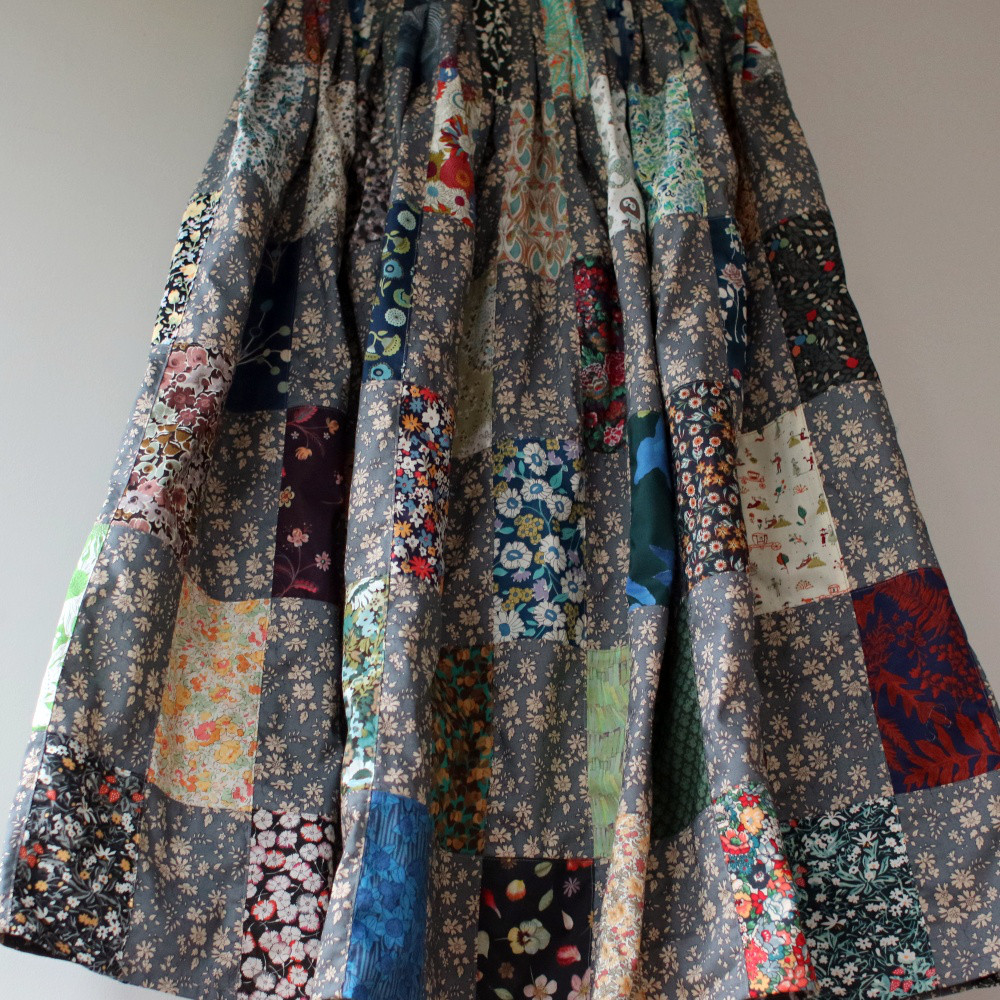 送料無料　リバティ　ミックス系　パッチワークスカート　Capelベース