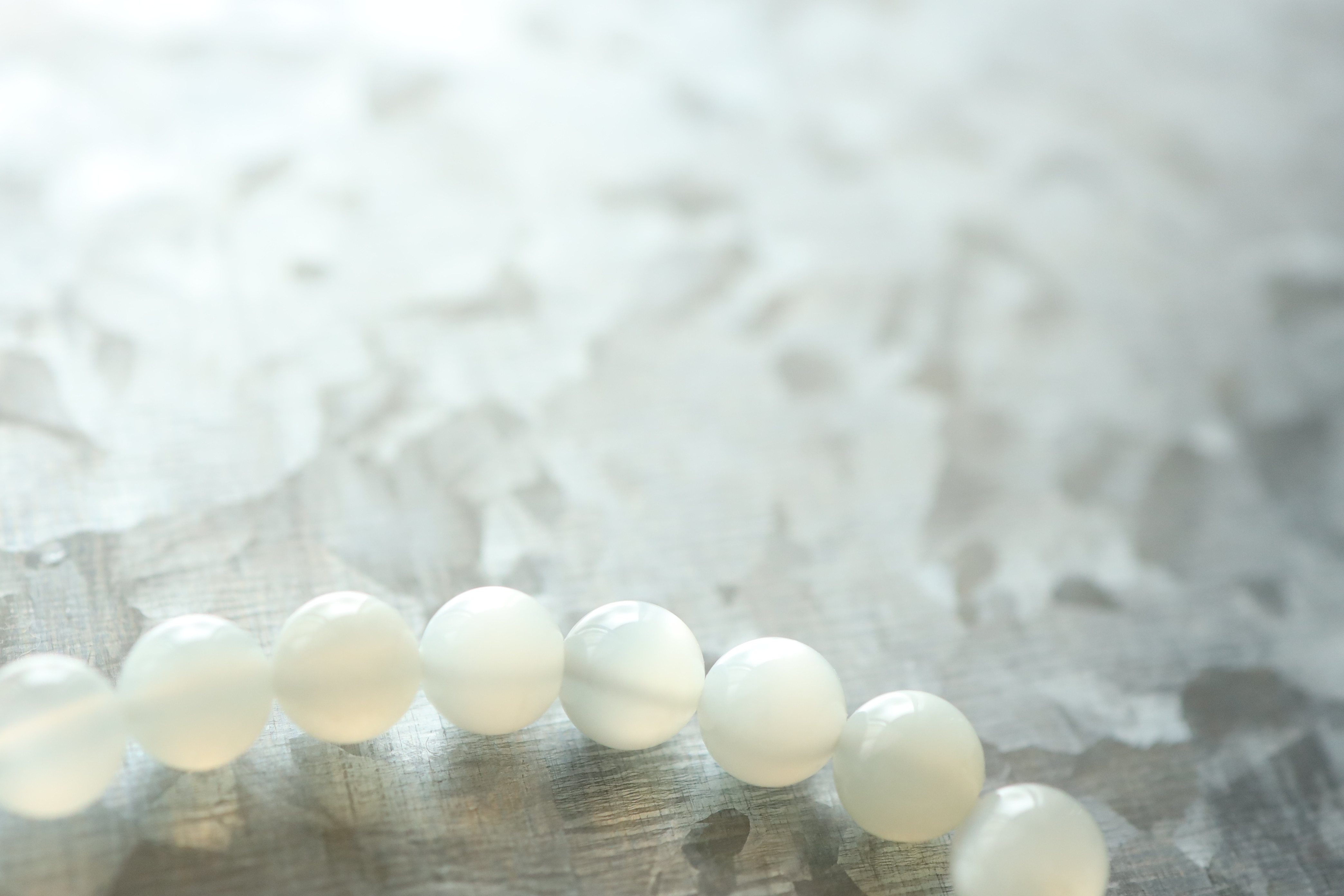 …☆プレミアムブレス☆月のパワーを秘めた石☆ホワイトシルバームーンストーン：6.5ミリ☆天然石ブレスレット☆…