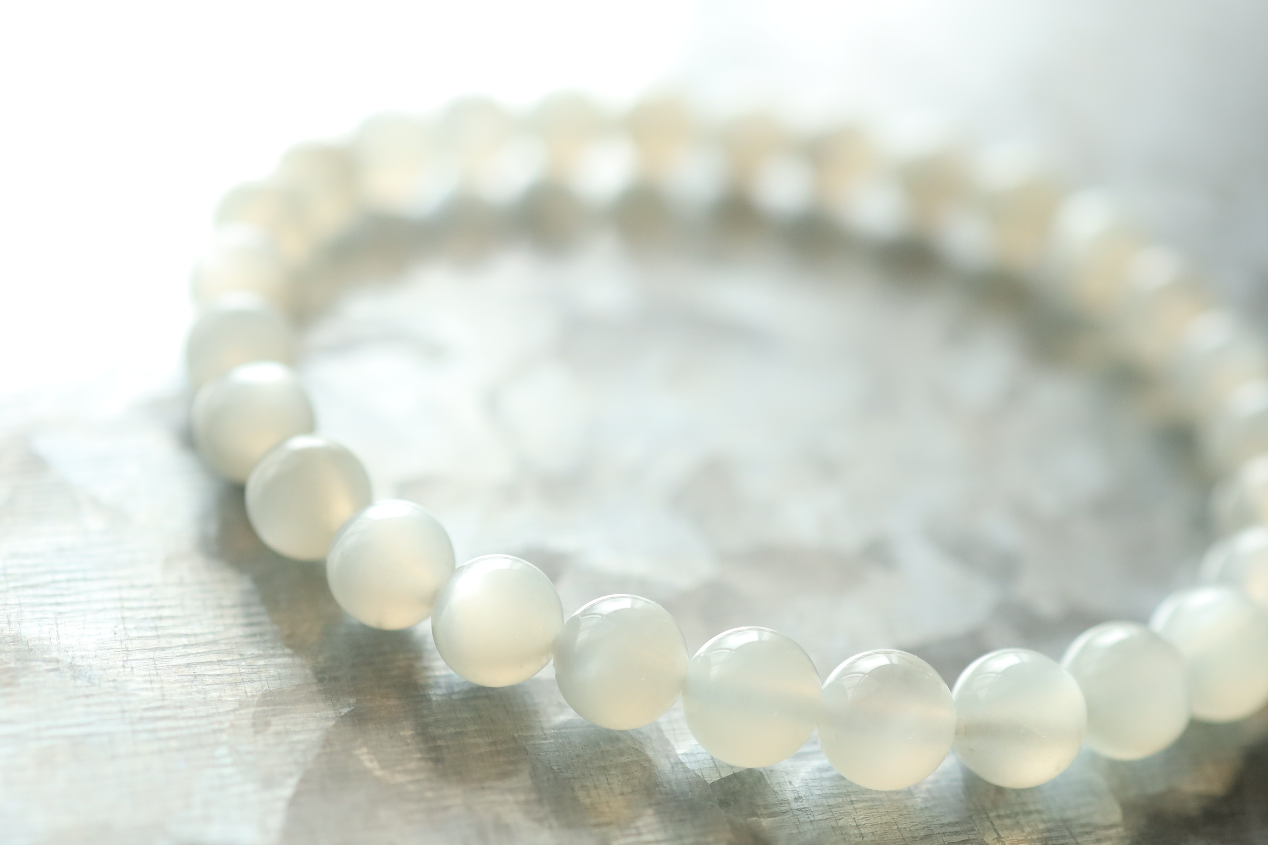 …☆プレミアムブレス☆月のパワーを秘めた石☆ホワイトシルバームーンストーン：6.5ミリ☆天然石ブレスレット☆…