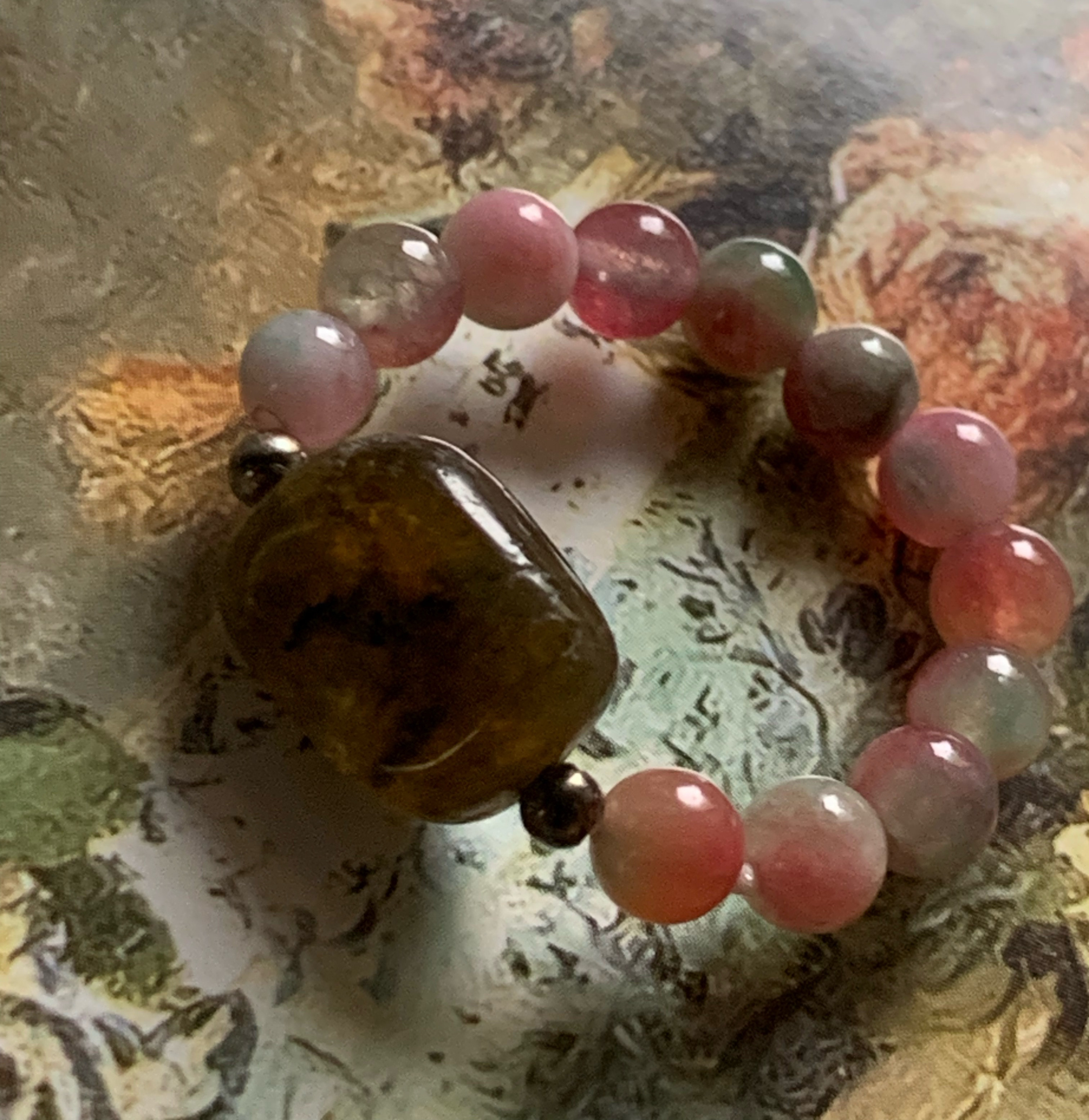 古いラブラドライトと花翡翠の指輪 護符石リング