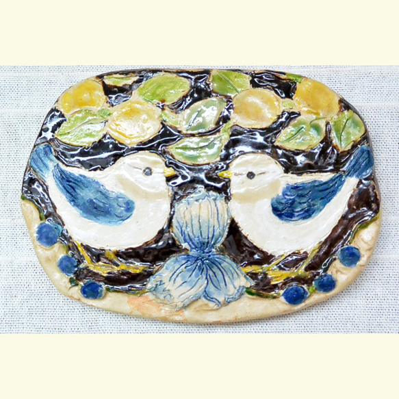 小鳥の陶板　野鳥　小鳥二羽　植物柄　インテリア飾り・壁掛け　実・果物　手作り陶器・陶芸 7枚目の画像