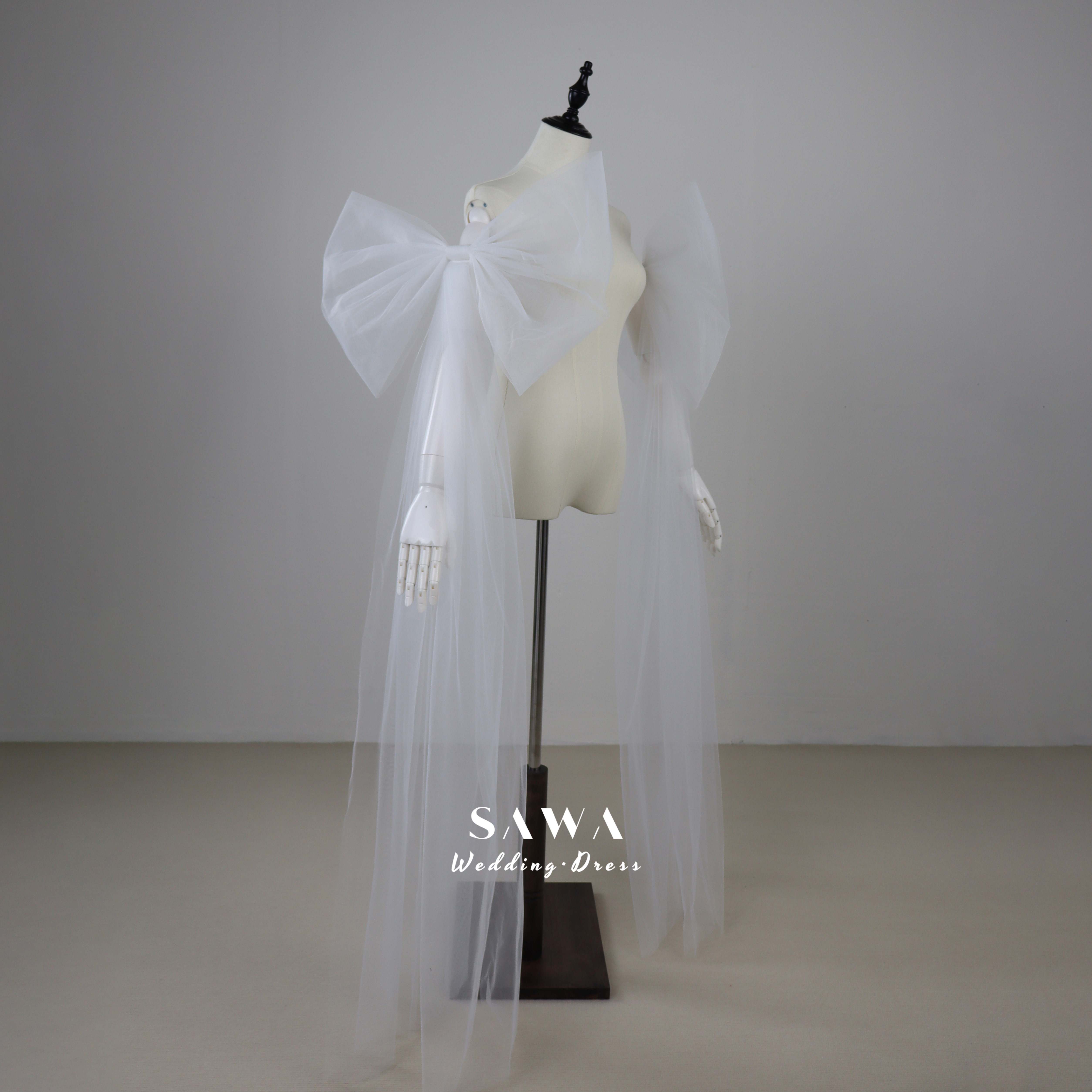 大きいリボン　取り外し可能お袖　上品　チュール　立体感　目立つ　高級感　サイズオーダー可能　ふんわりチュール　お色直し