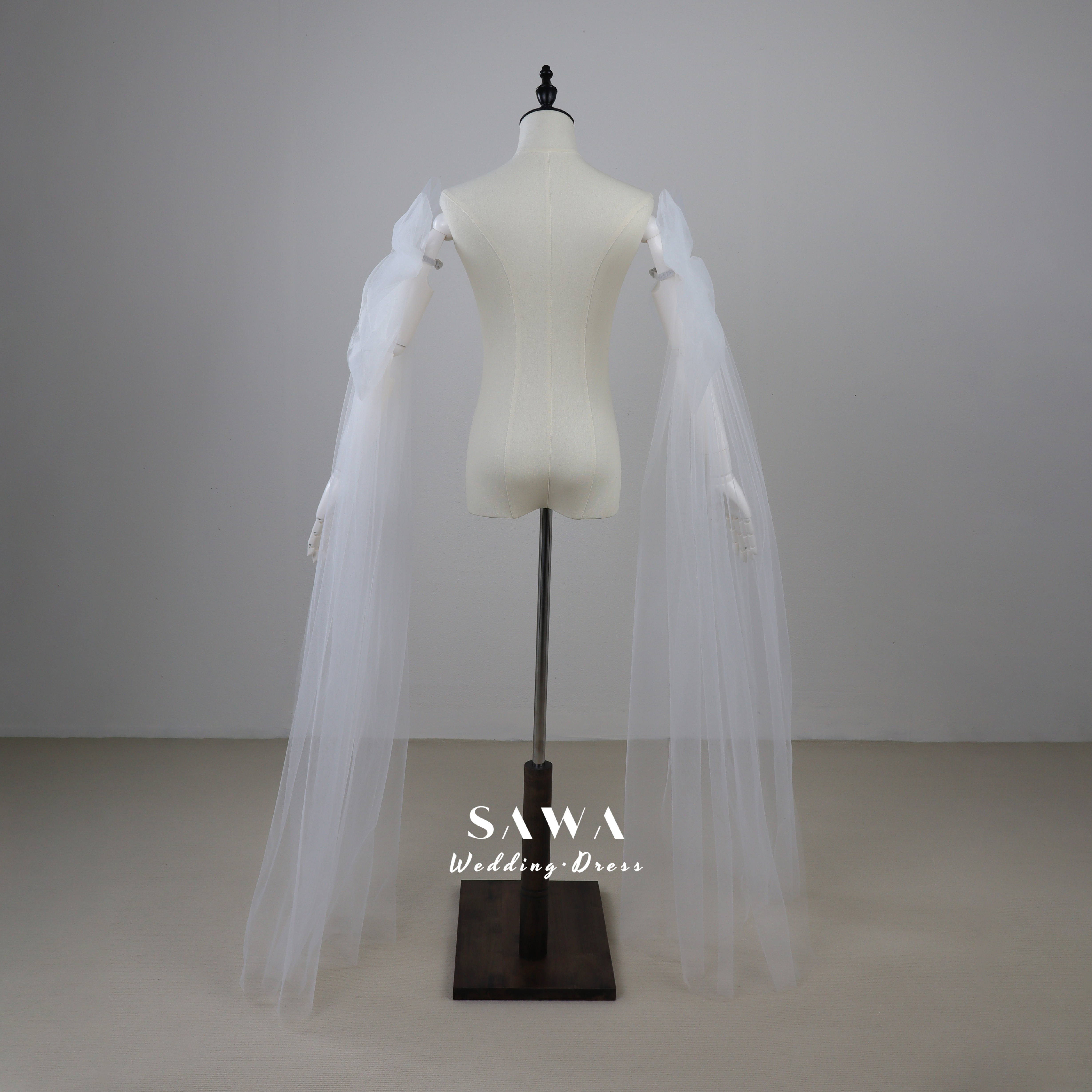 大きいリボン　取り外し可能お袖　上品　チュール　立体感　目立つ　高級感　サイズオーダー可能　ふんわりチュール　お色直し