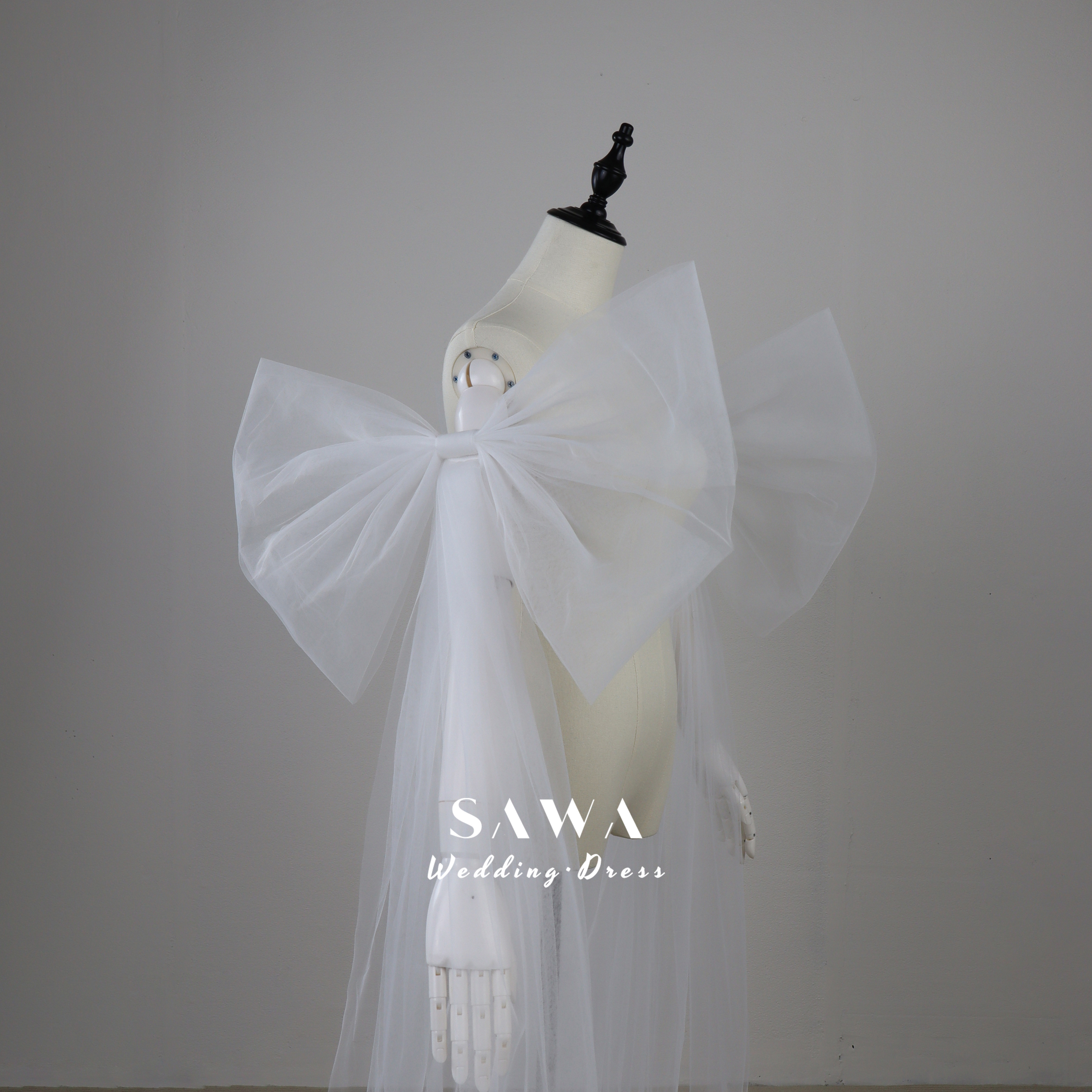 大きいリボン　取り外し可能お袖　上品　チュール　立体感　目立つ　高級感　サイズオーダー可能　ふんわりチュール　お色直し