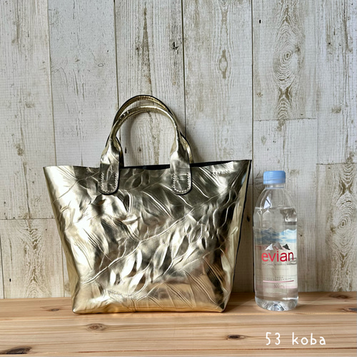 新品　レザートートバッグ ゴールド金具付き シャンパンゴールドのレザートートバッグ トートバッグ 53 koba 通販