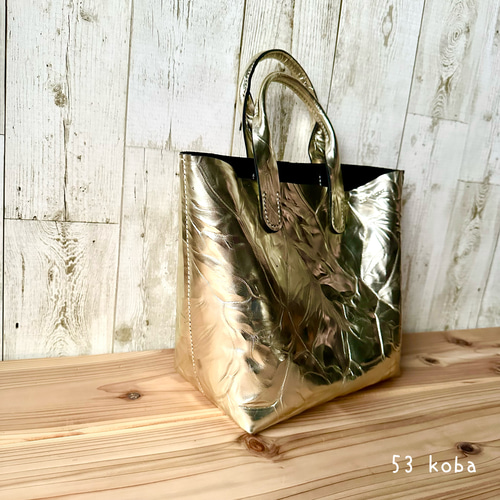 シャンパンゴールドのレザートートバッグ トートバッグ 53 koba 通販