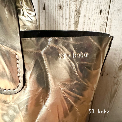 シャンパンゴールドのレザートートバッグ トートバッグ 53 koba 通販