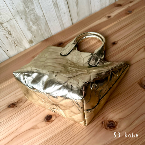 シャンパンゴールドのレザートートバッグ トートバッグ 53 koba 通販