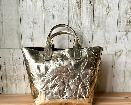 シャンパンゴールドのレザートートバッグ トートバッグ 53 koba 通販