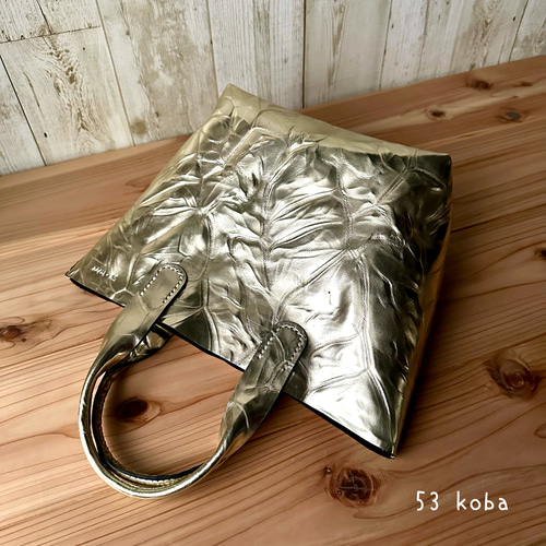 シャンパンゴールドのレザートートバッグ トートバッグ 53 koba 通販