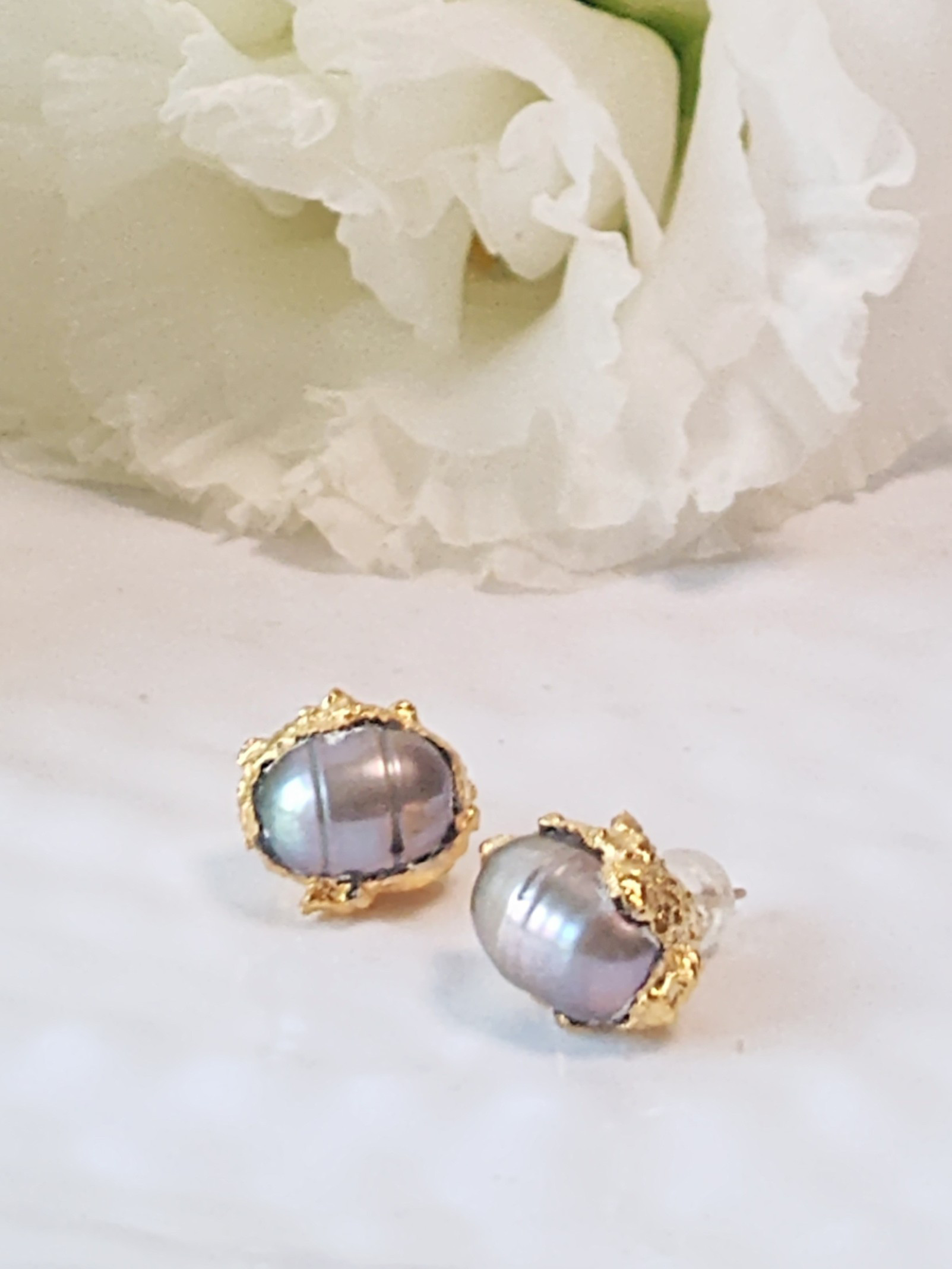 シルバーグレー淡水バロックパール スタッズピアス