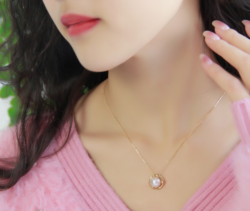 【La Corser】カラフルブルーム 8-8.5mm アコヤ真珠ペンダントトップ 18Kゴールド ハーフカバーデザイン 鎖骨チ