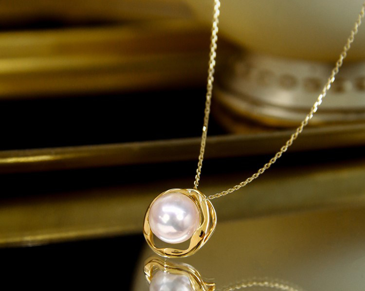 【La Corser】カラフルブルーム 8-8.5mm アコヤ真珠ペンダントトップ 18Kゴールド ハーフカバーデザイン 鎖骨チ