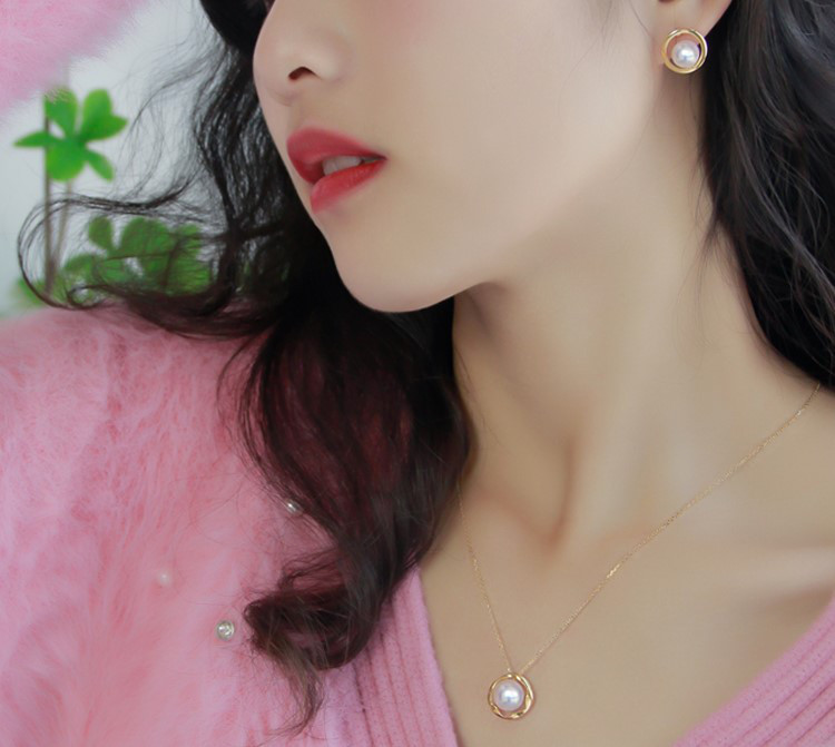 【La Corser】カラフルブルーム 8-8.5mm アコヤ真珠ペンダントトップ 18Kゴールド ハーフカバーデザイン 鎖骨チ