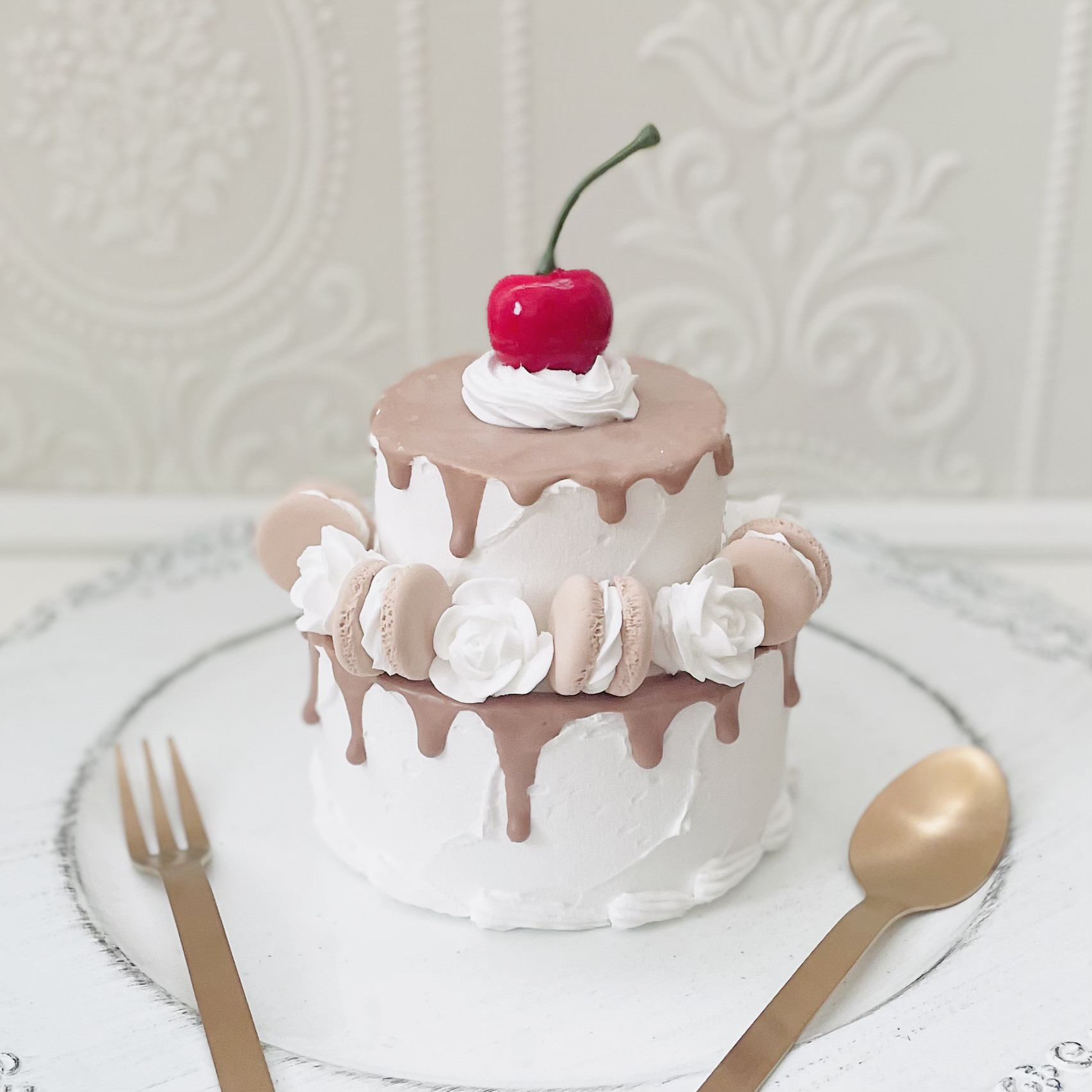 チェリーのチョコドリップクレイケーキ＊フェイクケーキ＊推しケーキ＊イミテーションケーキ＊バースデー