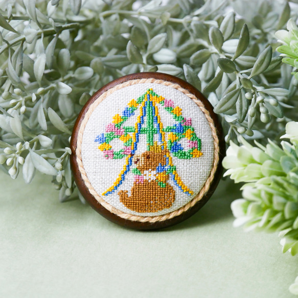 森の王クマと花いっぱいのメイポール 夏至祭 ミッドサマー 北欧刺繍