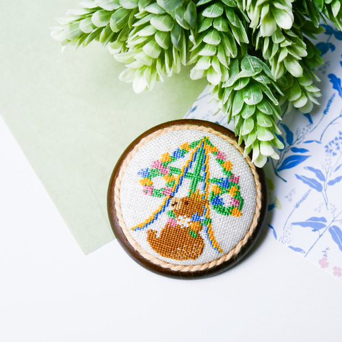 森の王クマと花いっぱいのメイポール 夏至祭 ミッドサマー 北欧刺繍