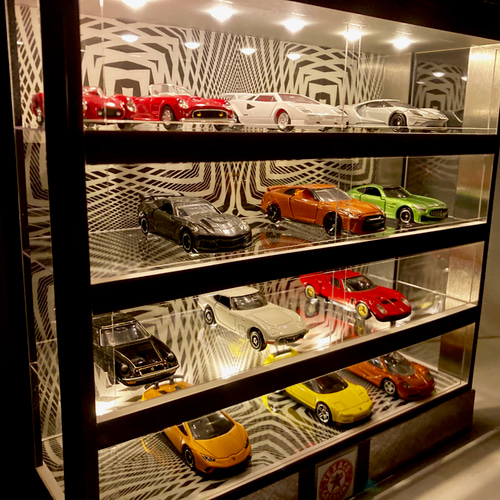 テ*ド様 1/64展示28台可・幾何学模様・4層ディスプレーBOX・スタイリッシ 1/64展示28台可・幾何学模様・4層式ディスプレーBOX・LED照明10