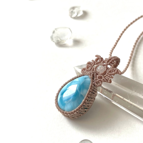 輝きのひと粒♪極上ラリマーの天然石マクラメ編みネックレス