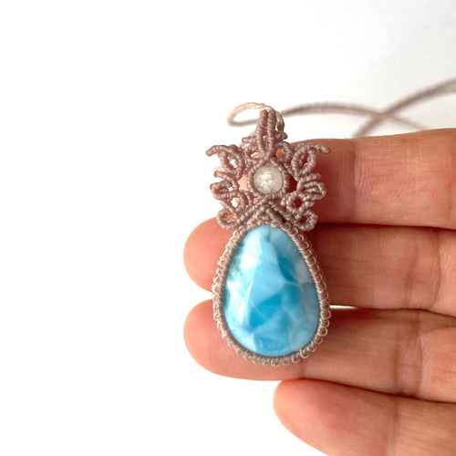 輝きのひと粒♪極上ラリマーの天然石マクラメ編みネックレス