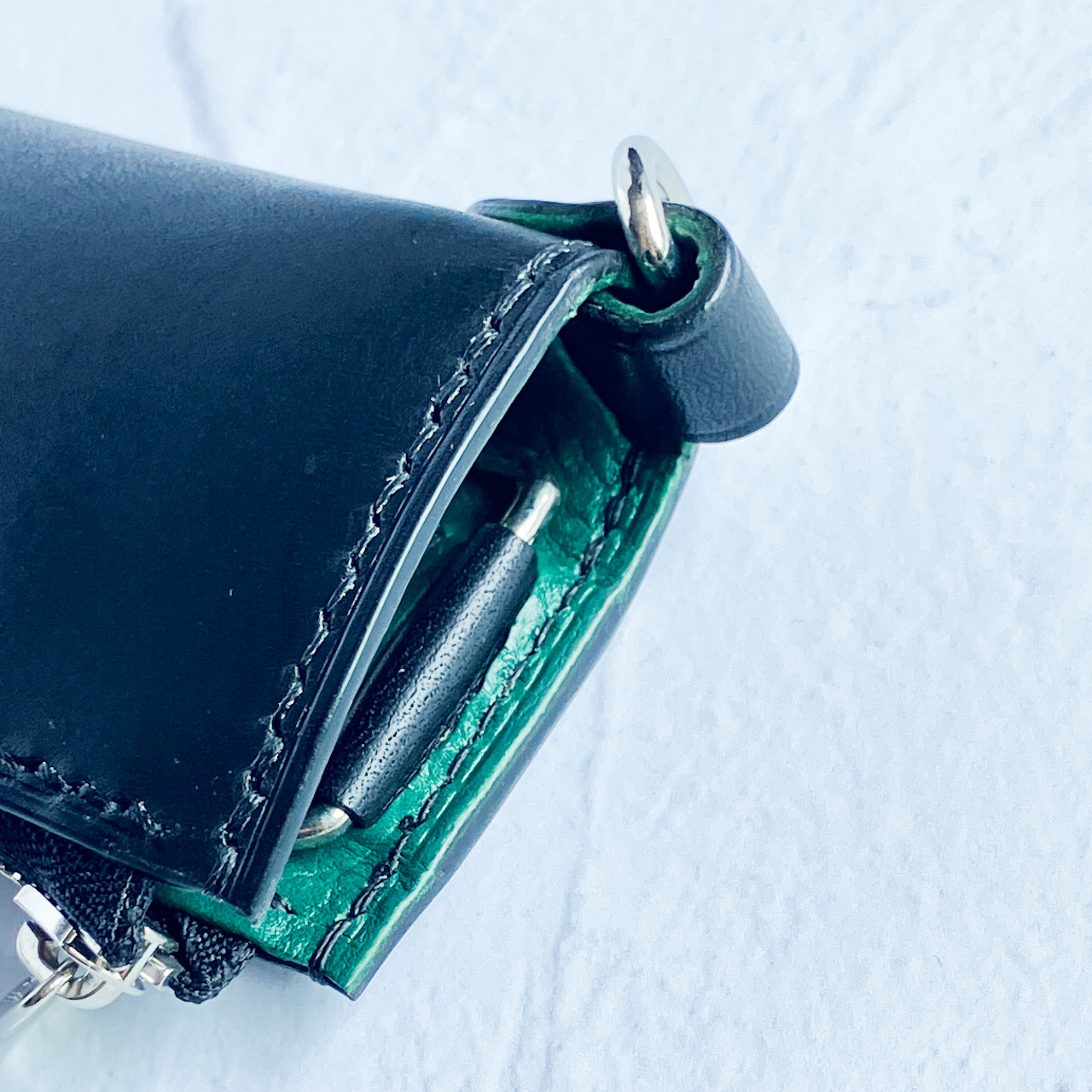 ジップキーケース（ブラック×グリーン）　スマートキー　革　イタリアンレザー　バイカラー