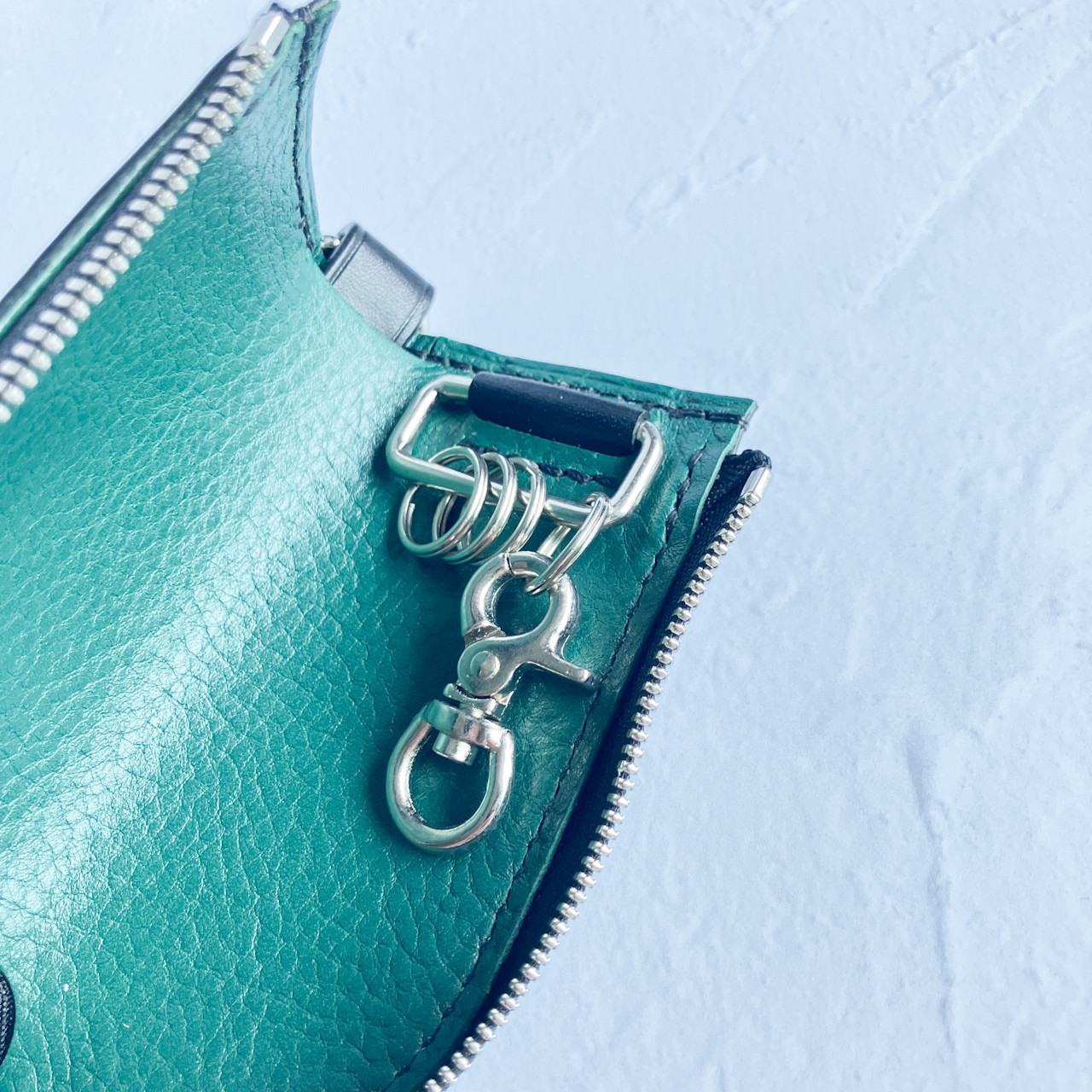 ジップキーケース（ブラック×グリーン）　スマートキー　革　イタリアンレザー　バイカラー