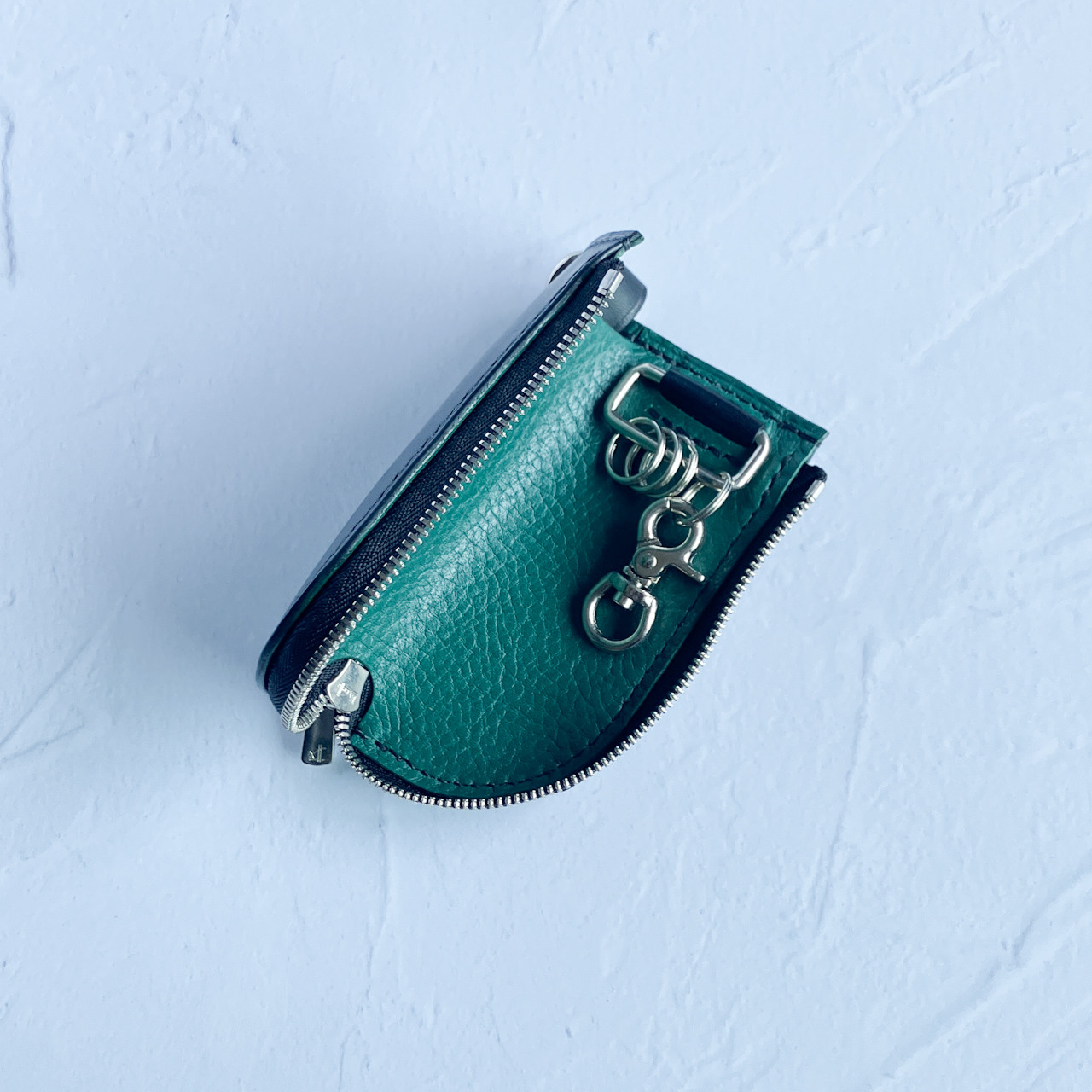 ジップキーケース（ブラック×グリーン）　スマートキー　革　イタリアンレザー　バイカラー