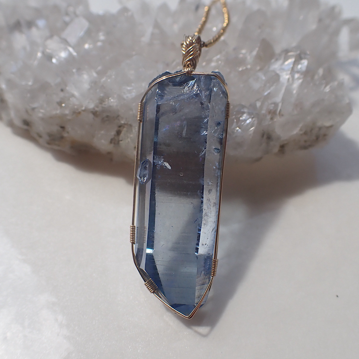 女神巻き®︎ブルースカイオーラクリスタルのペンダントトップ