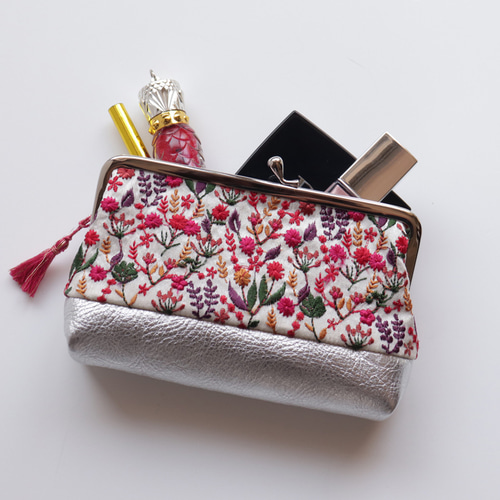 インド/インド刺繍 がま口ポーチ インド刺繍と牛革メタリックレザー
