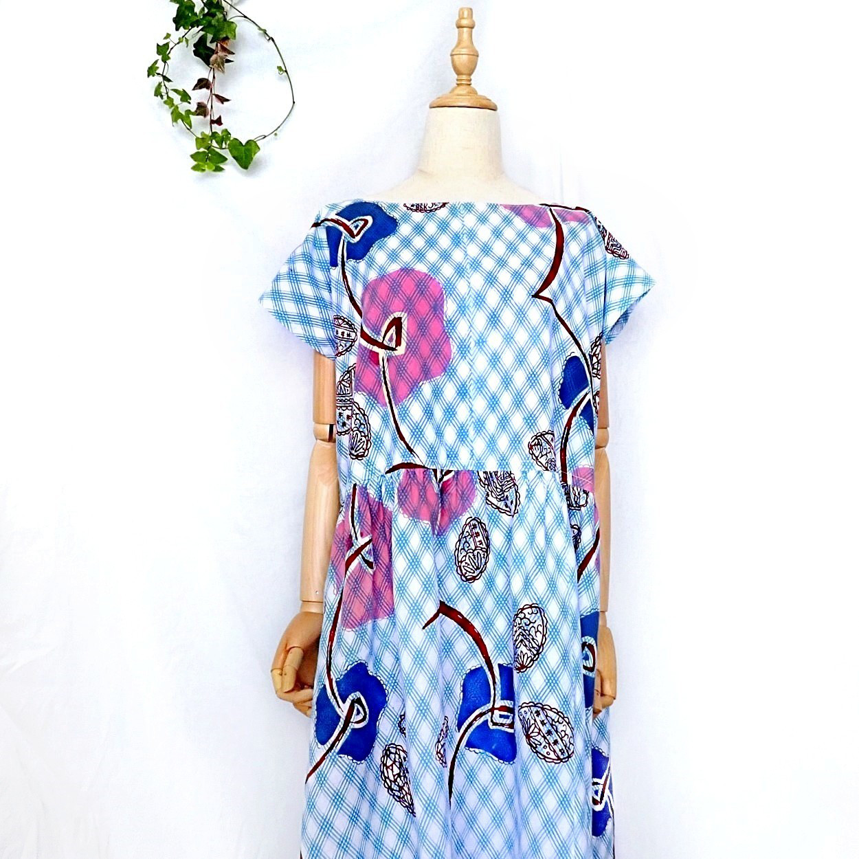 ヴィンテージゆかたのゆったりワンピース 　水色の格子にピンクと青の花柄　綿100％【一点もの】