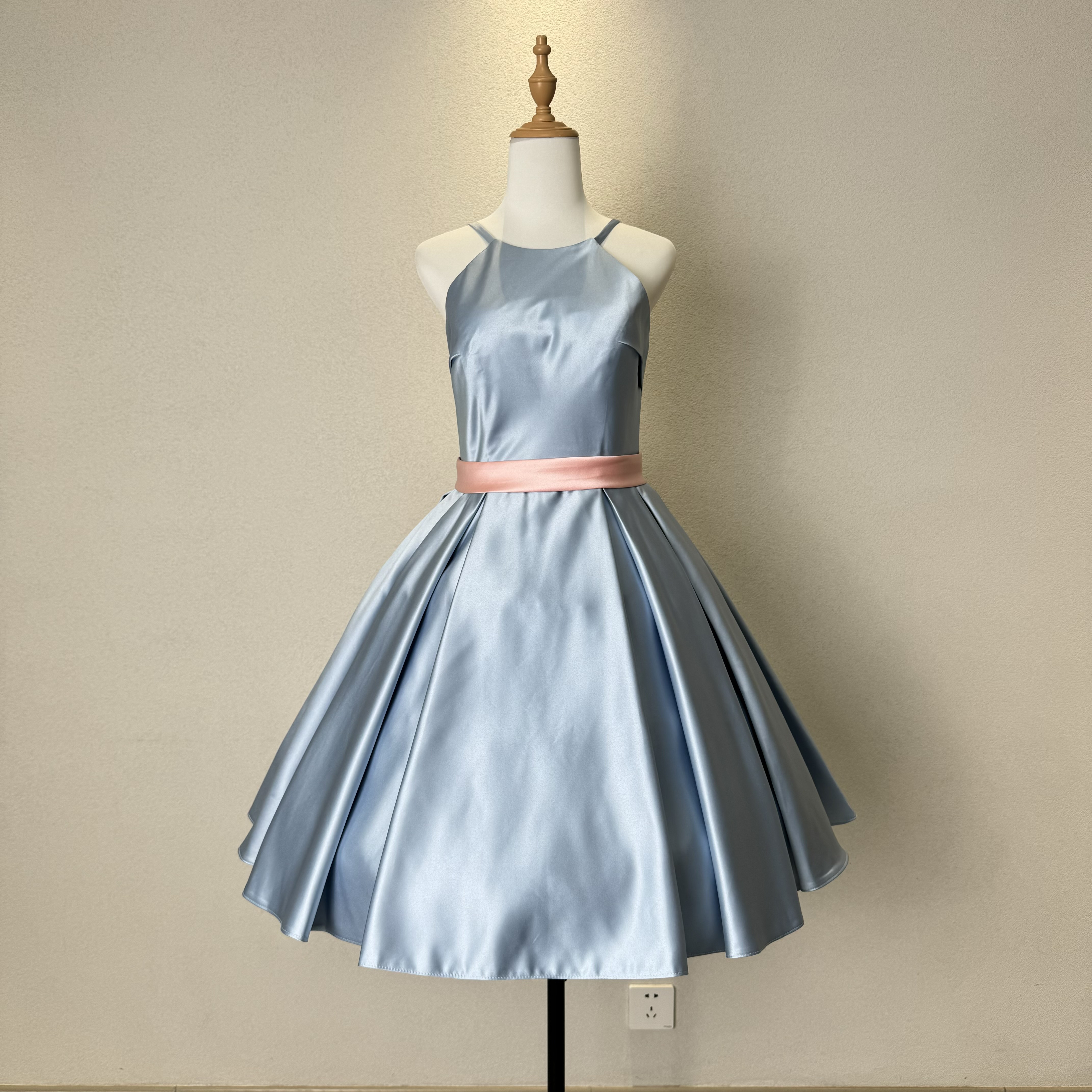全国送料無料！ワンピース　お姫様　爽やかなブルー　ホルターネック　袖無し　光沢サテン　お色直し　オーダー可能音楽会演奏会