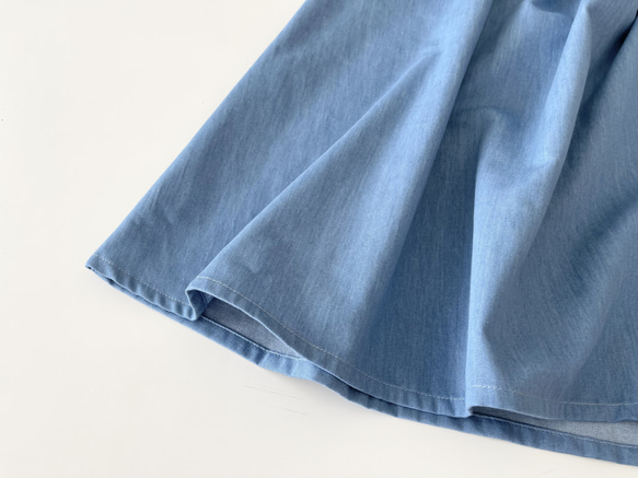 半袖シンプルAラインワンピース　* Soft Denim Light Blue *　襟元やや広めのボートネックタイプ 7枚目の画像