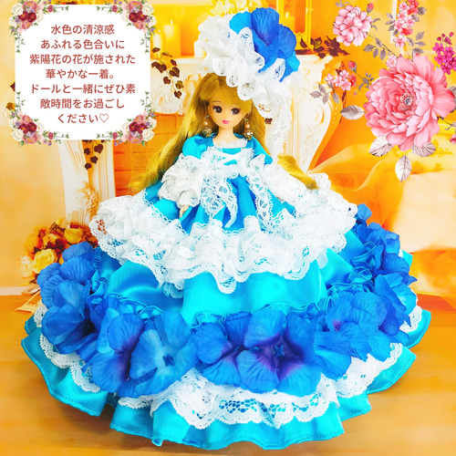 陶器製 女性像 フリルドレス Double Sided Lace Headdress with Brim (2025) by Metamorphose