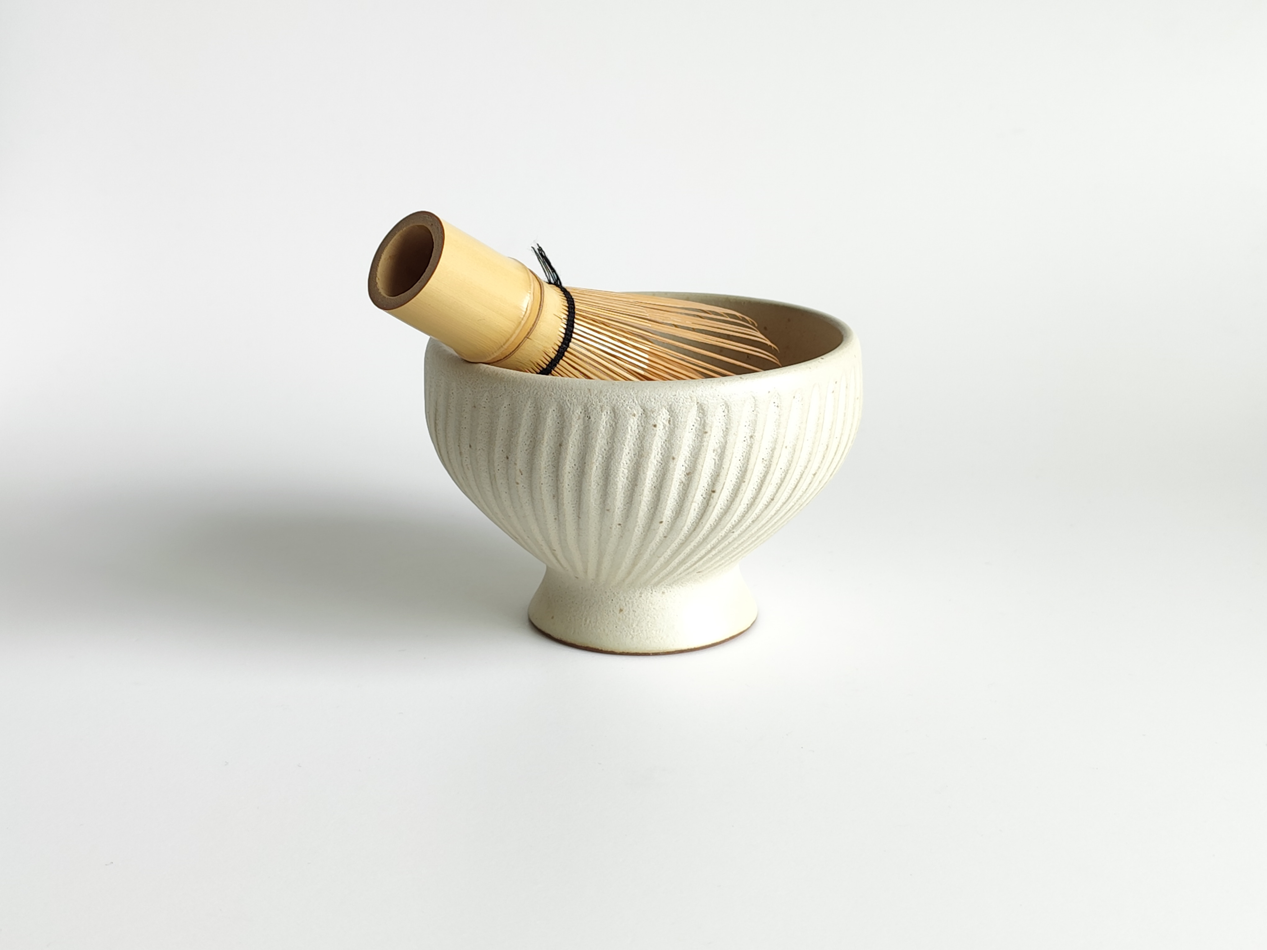 【再販】優しい白マットの鎬茶碗｜TW-0110