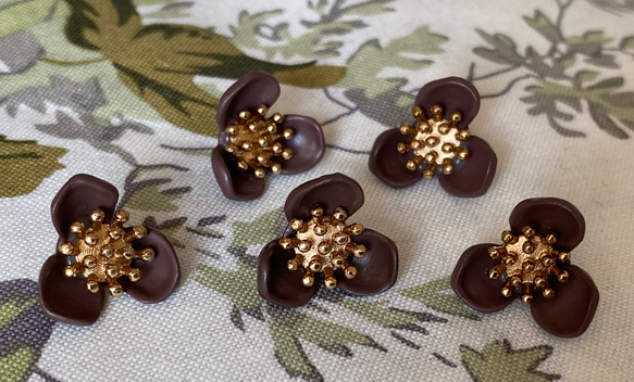 在庫2セット！ころんとした形がお洒落パーツ！『ゴールドがアクセント　ビンテージ風ボタン』～ブラウン　2個セット～ 2枚目の画像