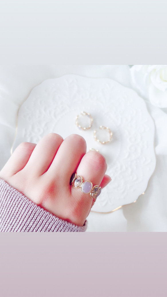 女士花朵戒指，均碼，是完美的禮物之選。現有滿天星綠和灰褐色兩種顏色可選。 第1張的照片