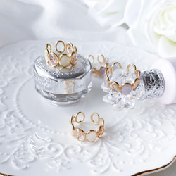 女士花朵戒指，均碼，是完美的禮物之選。現有滿天星綠和灰褐色兩種顏色可選。 第2張的照片