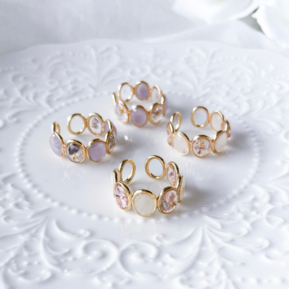 女士花朵戒指，均碼，是完美的禮物之選。現有滿天星綠和灰褐色兩種顏色可選。 第3張的照片