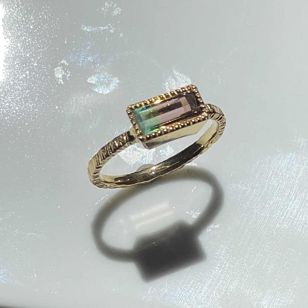 バイカラートルマリン　0.72ct　バゲットカット　ミル打ち留め　シルバーSV925リング
