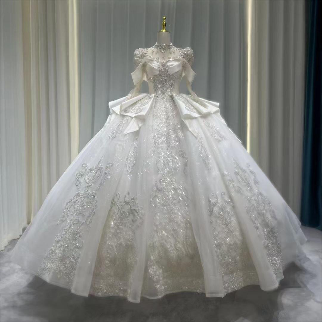 上質なドレス！ホルターネック　肩あり　きらきら　二の腕を隠せる　オーダーメイド可　ウェディングドレス　オフホワイト披露宴