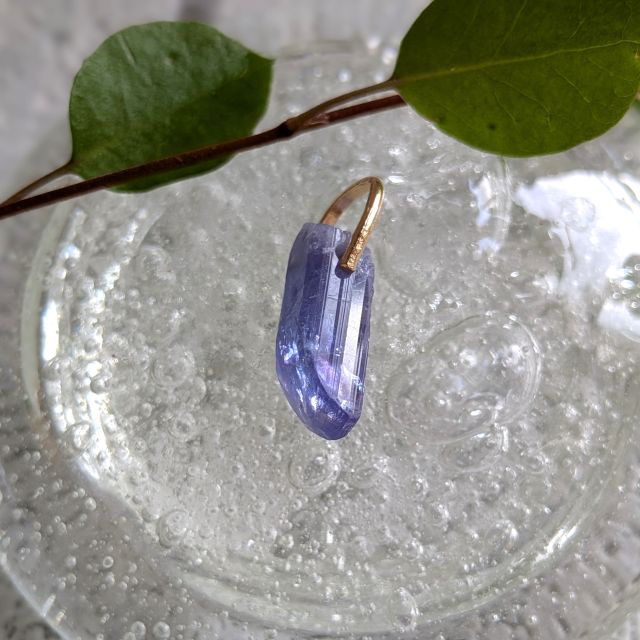 タンザナイト原石ペンダント/K18 Tanzanite gemstone pendant