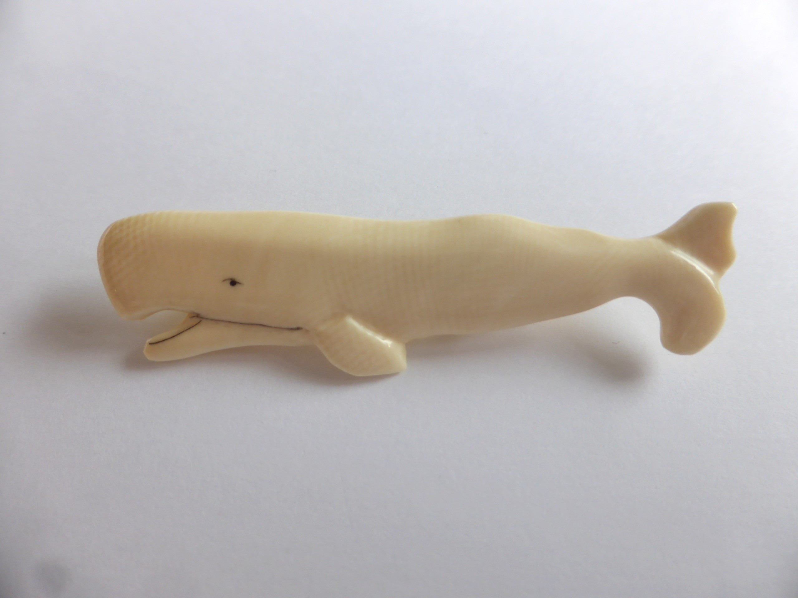 本象牙 くじらのブローチ(I)