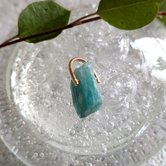 エメラルド原石ペンダント/K18 Raw Emerald Pendant