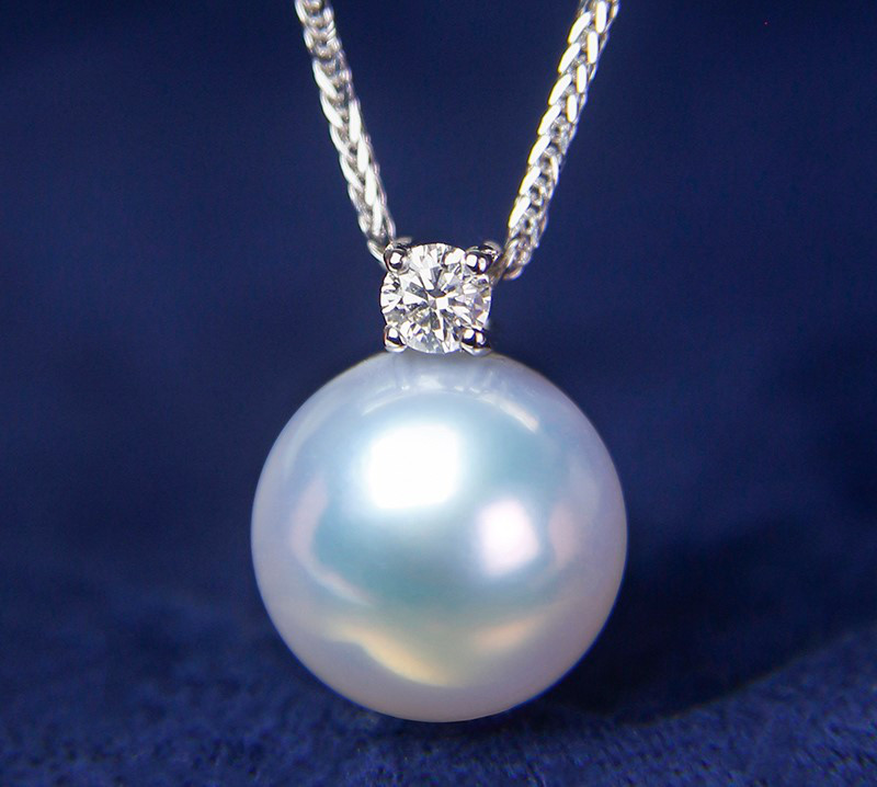 【ラコルセア】20ポイントダイヤモンド9-14.9mmオーストラリア南洋白蝶真珠ペンダントネックレス18Kゴールド冷光プリンセス