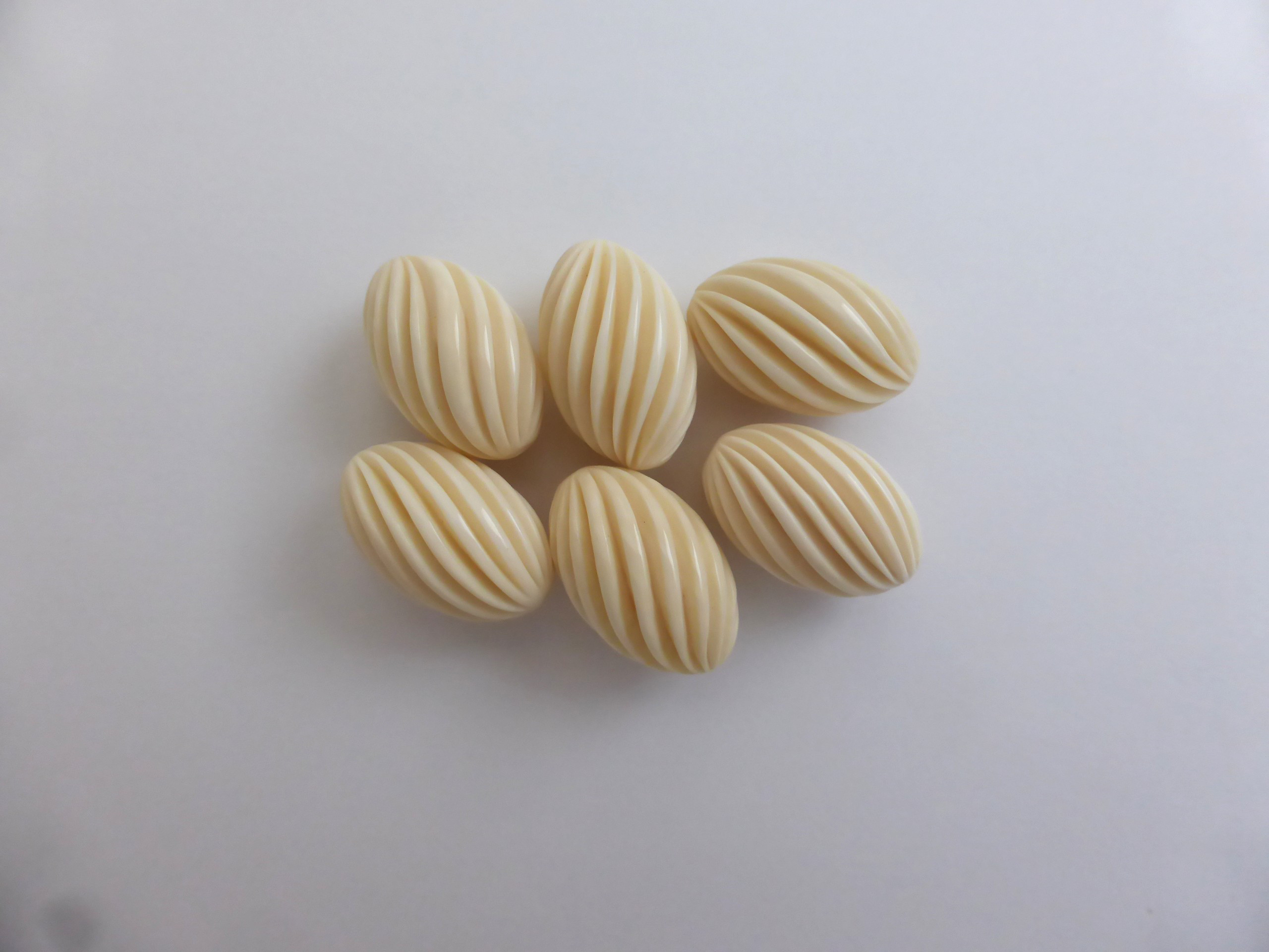 本象牙 彫刻玉「シェルアーモンド」