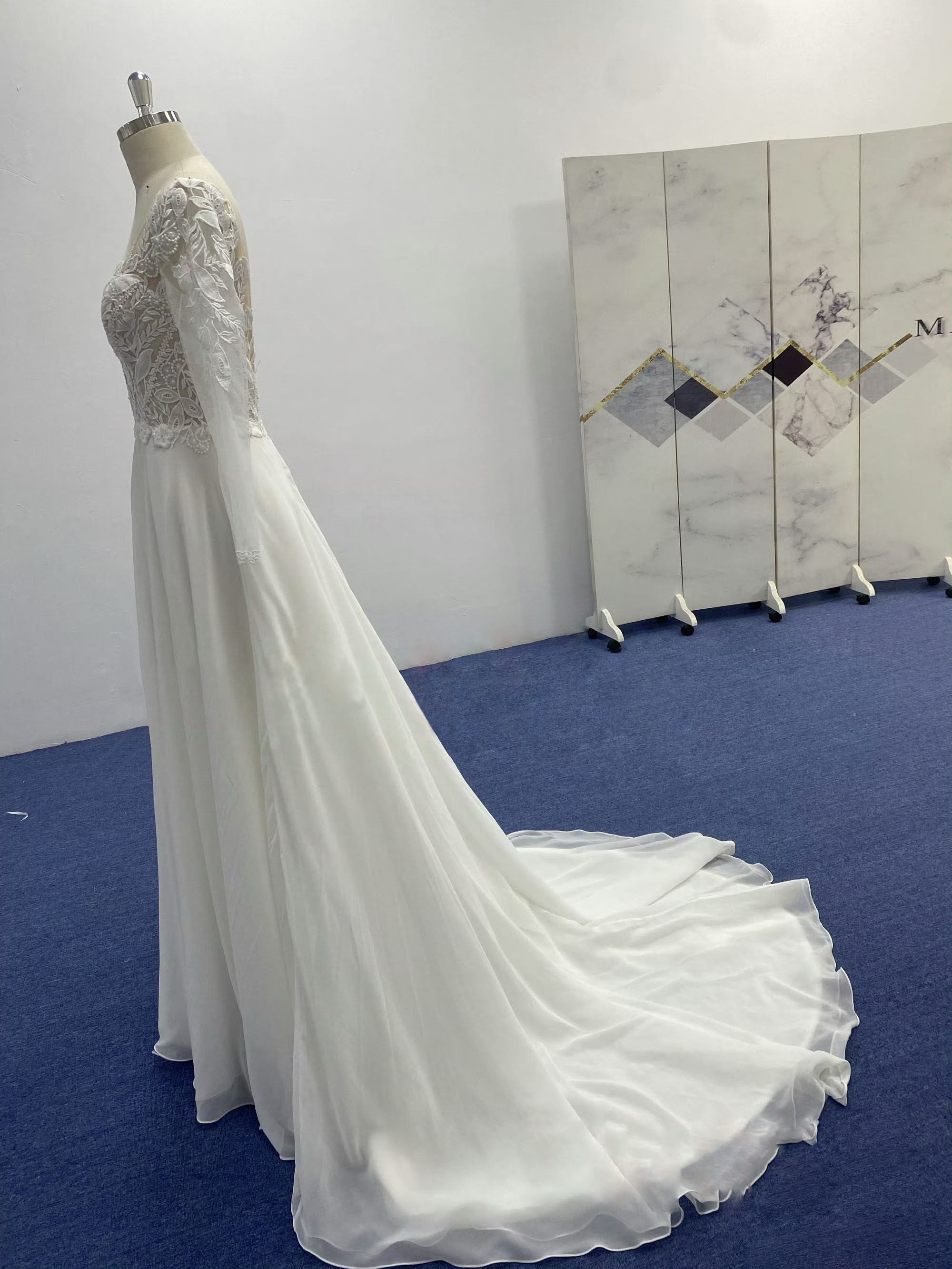 新着商品　シースルー長袖　リーフ刺繍　スクエアネック　秋婚春婚　優雅　Aライン　短いトレーン　2次会披露宴お呼ばれ挙式