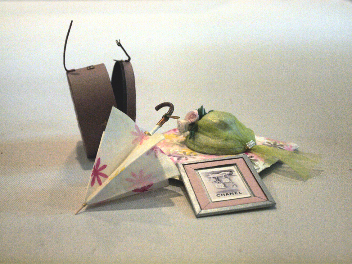 送料無料　ペーパークラフト　ばらの花飾りの帽子と、クッション、傘、帽子入れ、アド額装済み